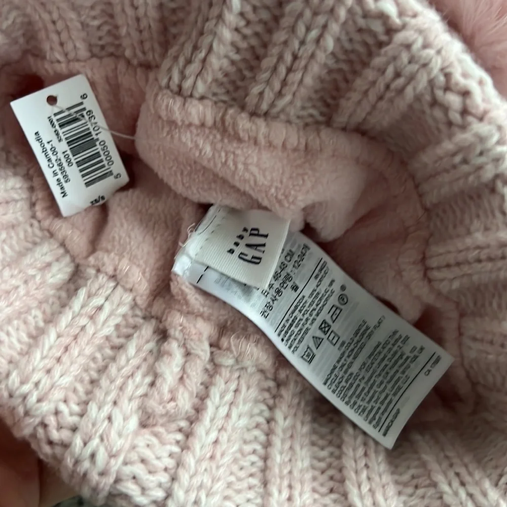 NWT Baby Gap pompom hat